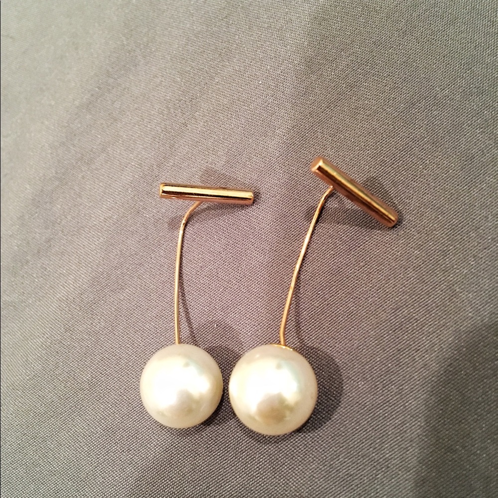 AKIRA Pearl Earrings